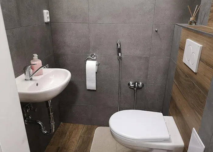 Fine In Centrum Of With Aircondition *